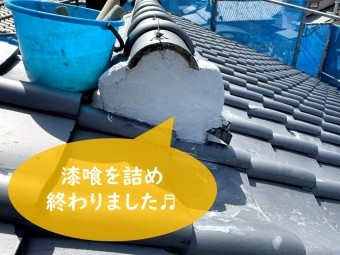 紀の川市で瓦の漆喰が取れて土が見えてたところをシルガード(漆喰)で詰めました