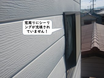 和歌山市の窓周りにシーリングが充填されていません