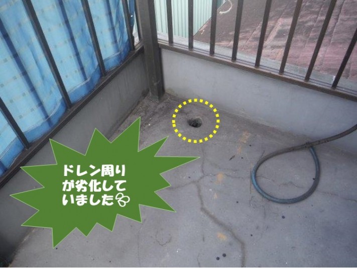 和歌山市のベランダでドレン周りの劣化写真