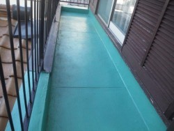 岩出市の防水前のベランダ