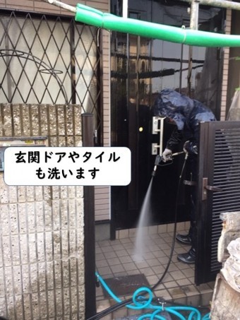 和歌山市の玄関ドアやタイルも洗います