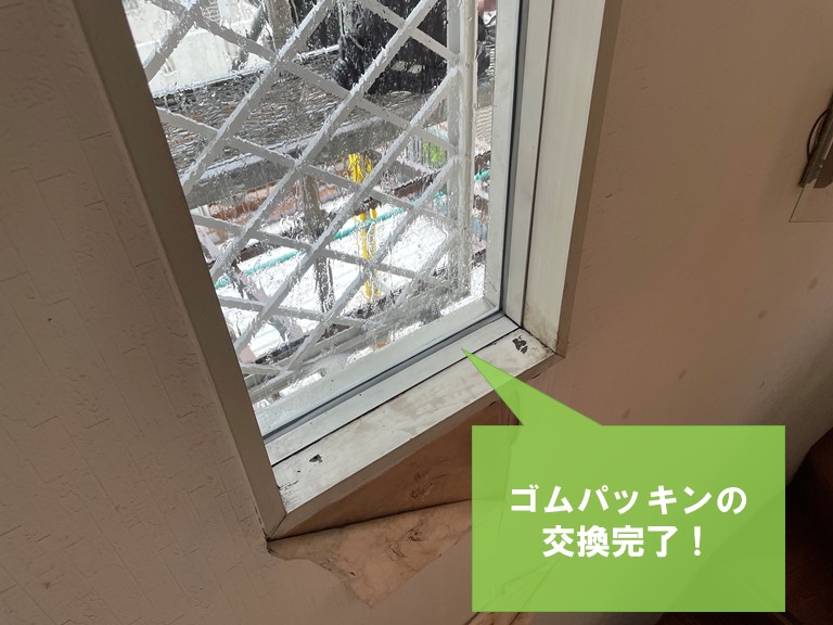 和歌山市の雨漏り工事でfix窓のゴムパッキンと 棟板金を交換 和歌山市で屋根のメンテナンス リフォームなら街の屋根やさん