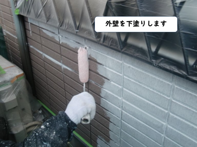 和歌山市の外壁を下塗り