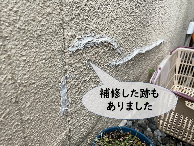 和歌山市、外壁に補修した跡がありました