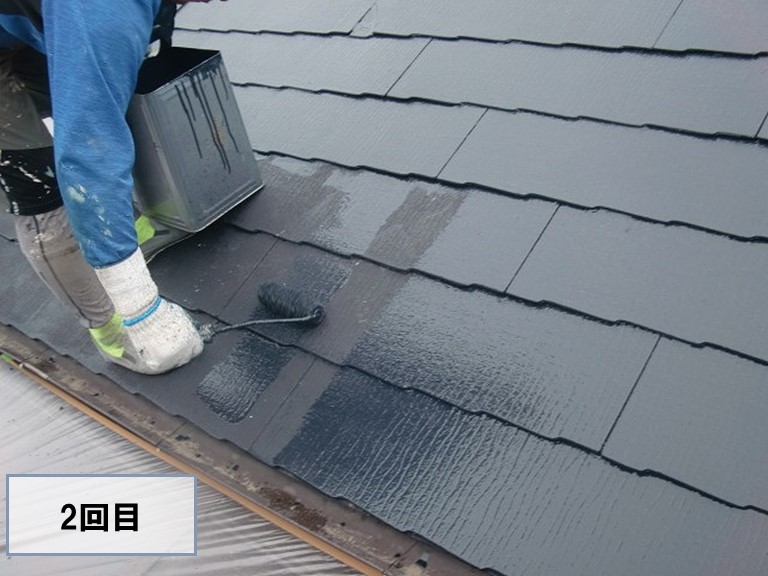 和歌山市、屋根に遮熱塗料を2回に分けて塗装します