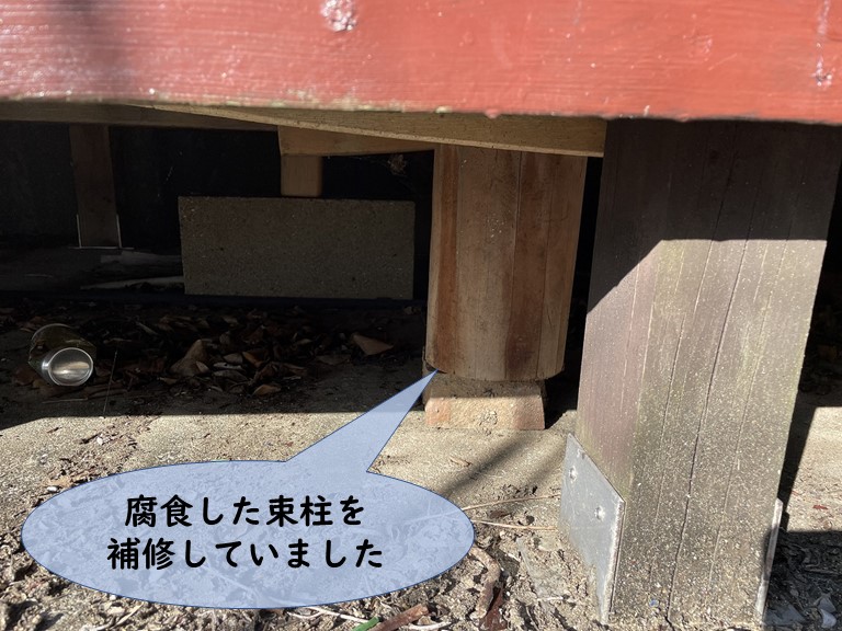 和歌山市でウッドデッキの束柱を修理していました
