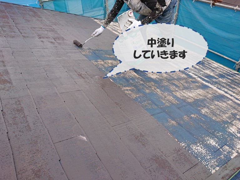 和歌山市でスレートの割れを補修後、中塗り・上塗りを行っていきます