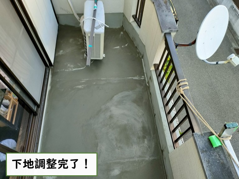 和歌山市で下地調整が完成したので防水層を形成します