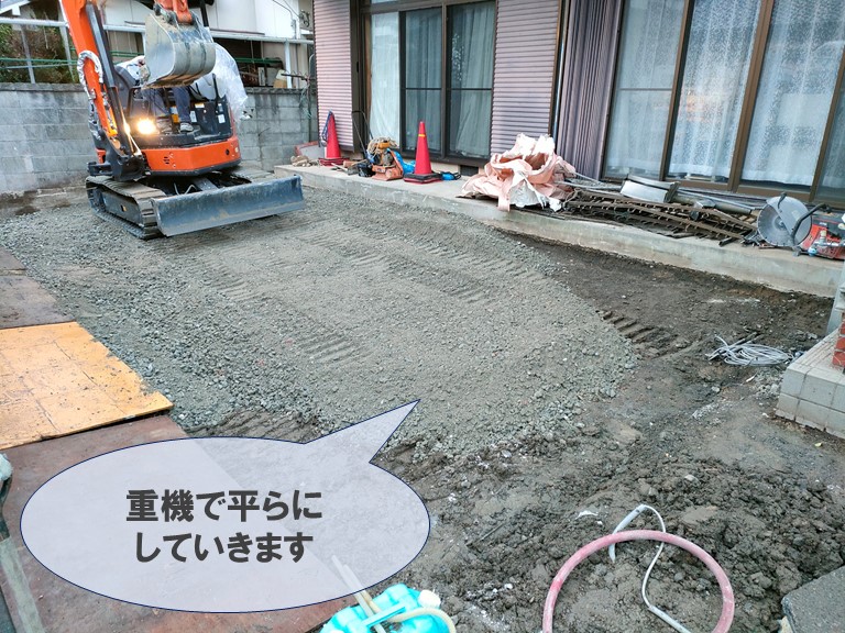 和歌山市で外溝に砕石を敷きます