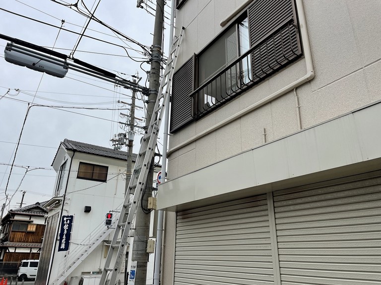 和歌山市で梯子作業の簡易補修