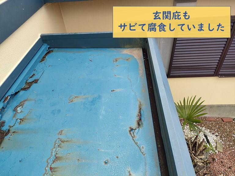 和歌山市で玄関庇も錆びついていました