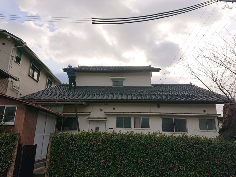 和歌山市で瓦屋根からスレートへ葺き替えます