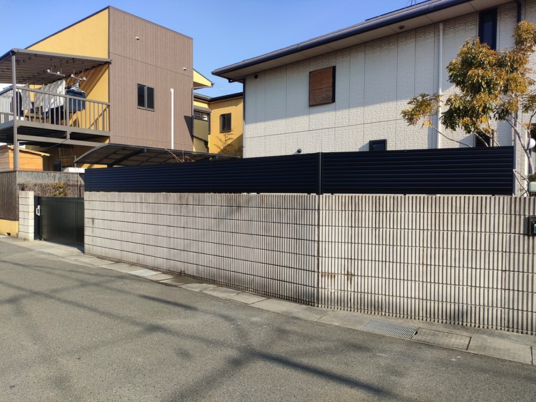 和歌山市で目隠しフェンスの設置が完成です