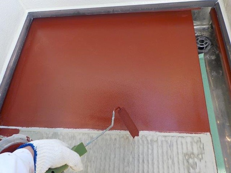 和歌山市のベランダ床にプライマーを塗布し下地調整しました