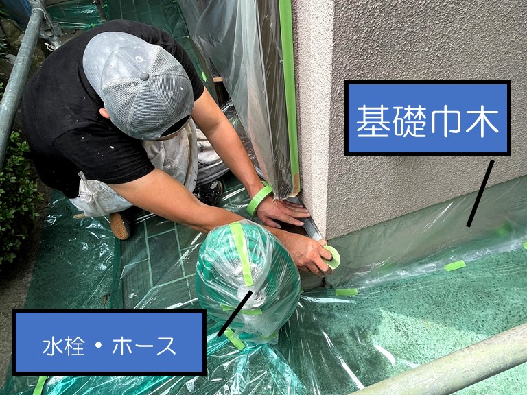 和歌山市の外壁塗装で基礎巾木にも養生します
