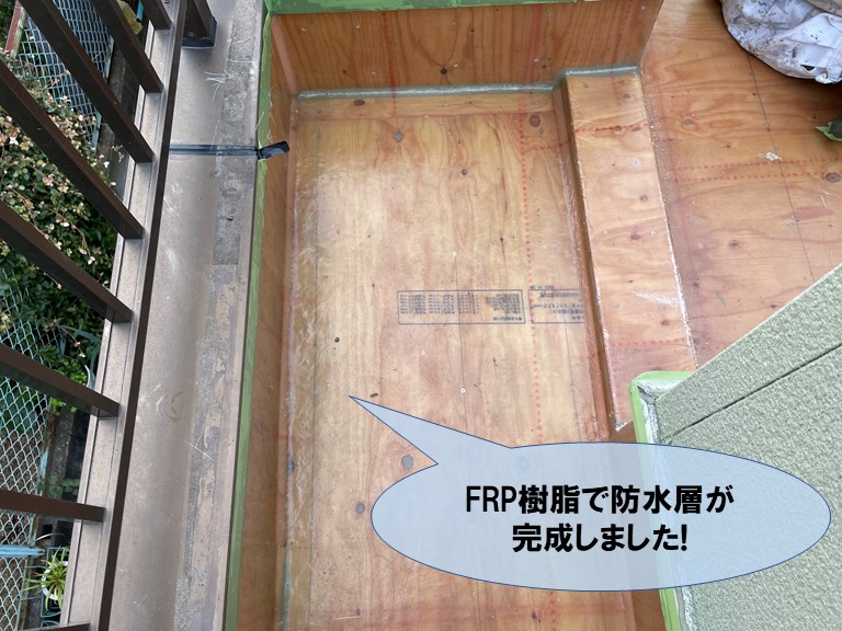 和歌山市の外部階段の踊り場にFRP樹脂の防水層を施工