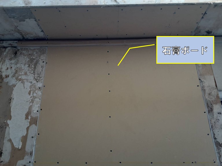 和歌山市の雨漏り被害で壁の下地を確認後新しく石膏ボードを設置しました